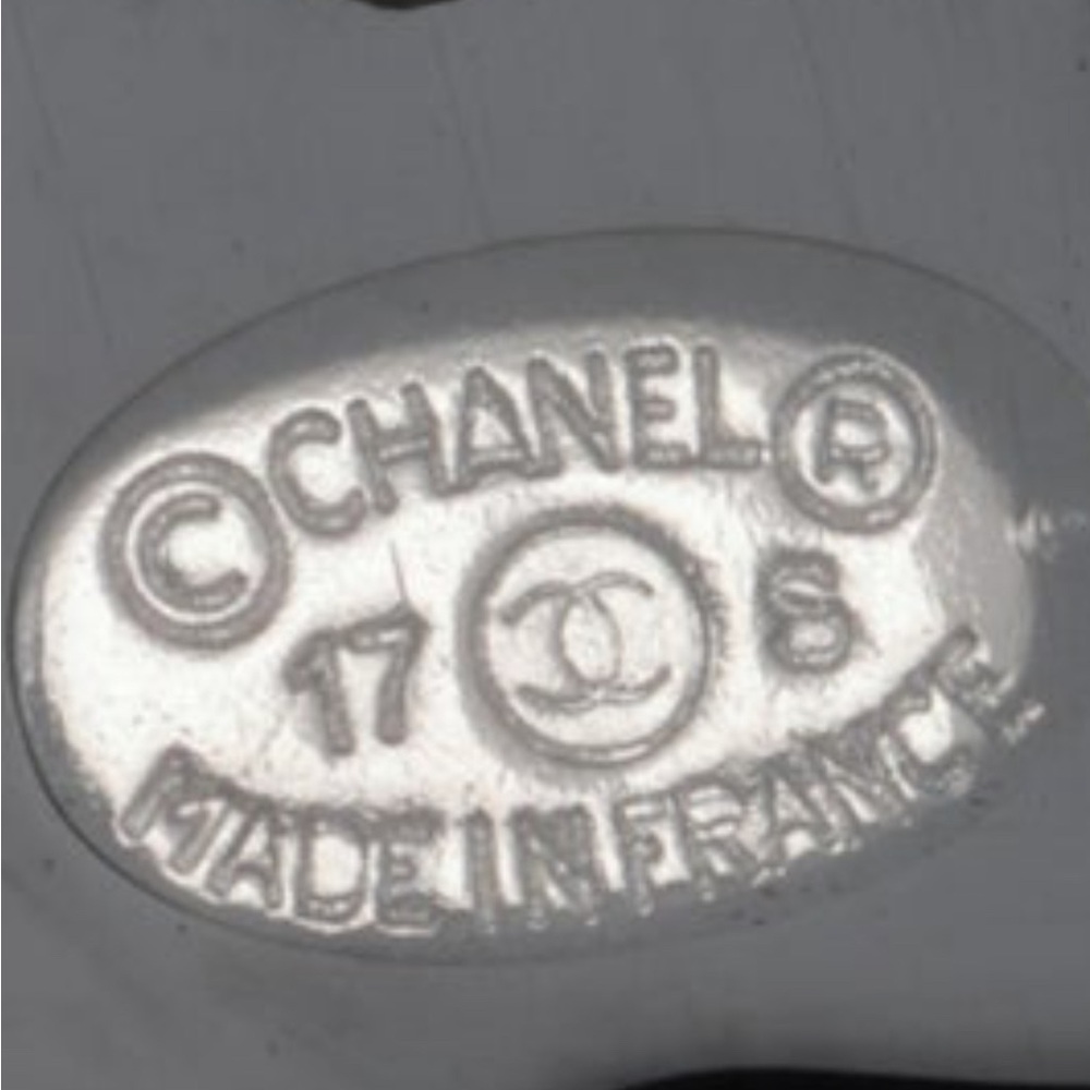 Chanel CC 2017 Resin Studs with Box - Picture 11 of 11